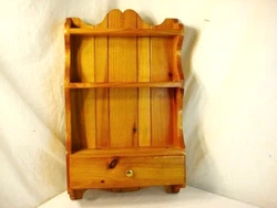 Made well and solid. Hole on the top to hang. Photo color may differ due to lighting.