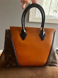 Very gently used, nearly perfect, authentic Louis Vuitton handbag