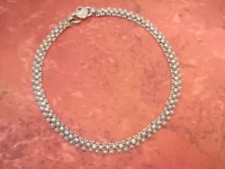 Bracelet de cheville en argent massif. à motifs de perles granulées. hauteur : 7 mm.