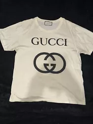 Gucci Oversized. T-Shirt with Interlocking G.