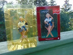 Manufacturer: Carlton Cards. The plastic holder for Marilyn has Yellowed from age. Originally produced in 1999.