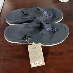 Elevate your summer wardrobe with these Chaco Lowdown Flip Womens Slip On Thong Sandals in Navy. Designed with a...