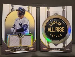AARON JUDGE YANKEES TOPPS TRIPLE THREADS GAME USED BAT KNOB DUAL JERSEY 1/1. Photo shows crease by jersey.