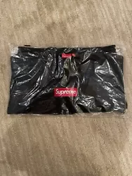 This listing is for 1x Supreme Box Logo Crewneck Black FW22 Size Large Brand New as pictured.You will receive the exact...