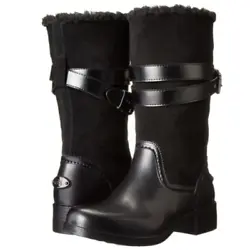 Pull-on style, Suede and rubber. Details/Features:- Pull-On- Belt wrap- Round toe- Heeled- Snow boots- Adjustable wrap-...