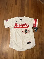Show off your love for baseball and the Los Angeles Angels with this brand new, stitched jersey featuring the iconic...