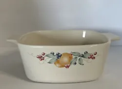 This vintage Corning Ware casserole dish is a wonderful addition to any kitchen. Made in the United States, this dish...