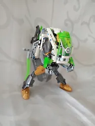 LEGO TECHNIC ROBOT TRES BEAU. Quelques pièces à raccrocher.