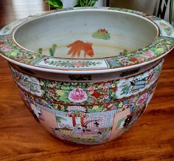 Large Chinese Famille Rose Medallion 18