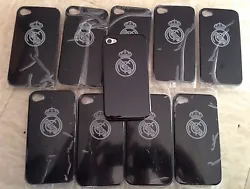 Belle coque du club de foot REAL MADRID noire avec son logo en gris. Livré avec chaque coque une pochette en tissu...