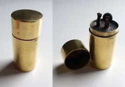 Fait main. Pour collectionneur ou en objet de curiosité. Hauteur avec capuchon : 75 mm.
