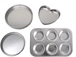 If you love baking what better it is than to have a heart pan to cook with. 1 heart pan 2 round pans, and 1cupcake...