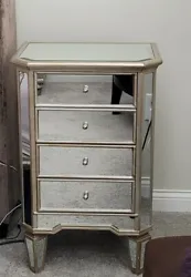 Mirrored Nightstand Accent Table 4 Drawers Silver w/Gold Undertones = Champagne.