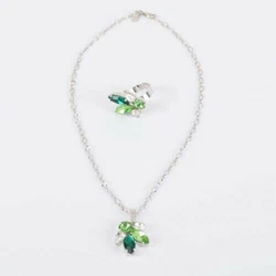 Ensemble deux pièces : Bague ajustable et collier ajustable avec pendentif amovible.  Fabriqué avec Swarovski et de...