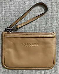 COACH New York Wristlet Small Brown Leather. Good condition
