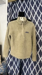 patagonia fleece pullover womens size small. Great used condition, you’ll love this fleece, it’s so warm!Please ask...