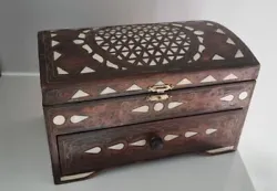 Antique Wooden jewelry Boxes.  Carved Decor. Middle east Ancienne Boîte à bijoux en Bois Orientaliste à décor...