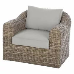 Créez un lieu convivial et élégant avec ce fauteuil au design sobre et raffinée. Sa matière en résine tressée...