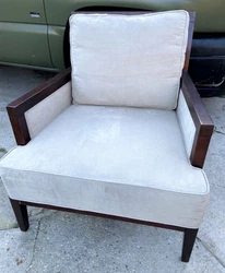 🚨[PICKUP OR LOCAL DELIVERY ONLY]🚨 Sitcom Furniture Oversized Arm Chair. Arm chair is in fair condition. One on...