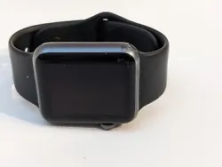 À vendre, une Apple Watch Series 1 38 mm noire WR-IPX7 doccasion non fonctionnelle.