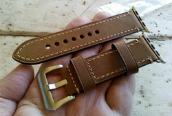 LEDER TOPQUALITÄT. SUPER HANDGEFERTIGTE APPLE UHRENBAND. LÄNGE BEIDE TEILEN : 12cm und 8cm.