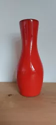Superbe vase rouge. Aucun fêle ni défaut de cuisson.