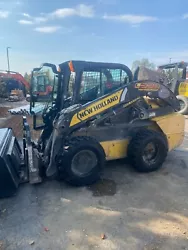 2017 New Holland L228 w/ bucket - 1800 hours - We purchased machine brand new in 2017 (one owner) - Mainly used as a...