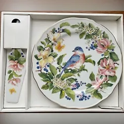 The Songbird Collection by Andrea by Sadek Porcelain plate and server. Gold, scalloped edges.andrea by sadek Songbird...