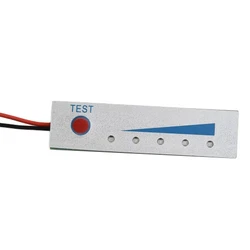 * Connectez les bornes positives et négatives de la carte daffichage aux bornes positives et négatives de la batterie...