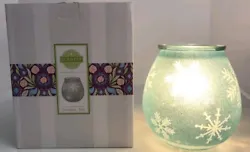 Experience the mesmerizing beauty of this Scentsy electric oil/wax warmer, featuring a stunning crystal design in a...