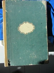 Il comporte 225 pages ( recto verso) dont 54 pages avec des échantillons de tissus ainsi que le dessin technique sy...