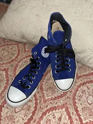 Excellent condition converse chuck Taylor all star high top tennis shoes. Size men 8/ women’s 10. Royal blue with...