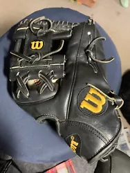 Wilson A2000 DP15 Prostock 11.5 RHT Baseball Glove. Black Pre owned in good condition. A few marks , For right handed...