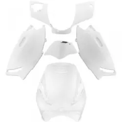 Kit carénage Neuf adaptable cinq pièces coloris blanc brillant comprenant SPO Moto Scooter. - La coque arrière...
