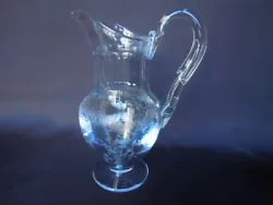 Grand broc a eau en cristal de St Louis modèle Cléo créé vers 1903, estampille sous la base, decor vegetal gravé,...