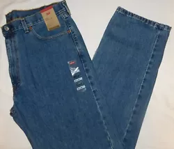 Levis 505 Regular Fit Jeans. Extra Room in Thigh. Straight Leg. Regular Fit. Zip & Button.