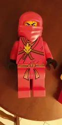 Figurine géante LEGO ninja.