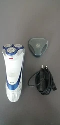 rasoir électrique homme Philips Norleco Sw3700 Star Wars R2D2 neuf jamais utilisé, vendu avec son chargeur mais sans...