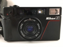 • The film auto-rewind function works (since this feature only works with film, I took pictures with a roll of black...