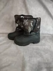 Skadoo Snow Boots Size 8 Black Camo Style 1318. EUC See Pic for condition.