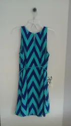This trendy dress is super cute & classy in gently worn, excellent condition! 100% Polyester, lined.