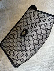 PVC canvas in very good condition…. Inside has been cleaned…. Last owner used the loop to attach to tote so end of...