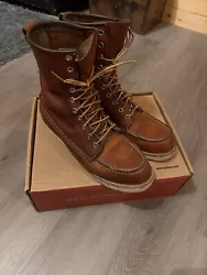 Red Wing Heritage Moc Toe Boots 877 size 10. It’s the oro legacy color. I have kept them clean and conditioned. There...