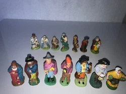 Je vends cette collection de santons de Provence anciens en argiles. Je vends dautres santons. Port en sus. Entre 5.5...