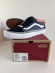 Brand new Vans old skool pro in the classic navy color! Ready to skate :-)