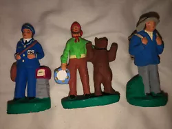 Je vends ces trois santons signés  du santonnier CHAVE Environ 8 cmEn bel état.Possibilité de les vendre à...