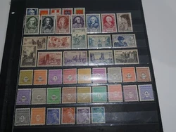 On retrouve 46 timbres neufs sans charnieres. Voici un joli lot de timbres de France en vrac. Bonne valeur.