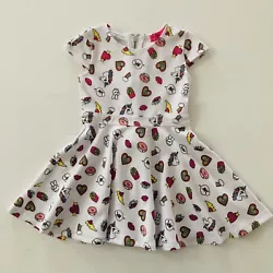 Excellent condition Size: 2T Short sleeves Back zipper Polyester, spandex Length: 19 inches Armpit to armpit: 10 inches