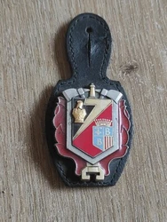 Rare insigne pucelle  Vendu comme sur les photos de lannonce en ligne sur notre boutique retroandco eBay Se référer...