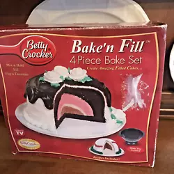 Betty Crocker. Bake n Fill. 4 piece baking pan sret.